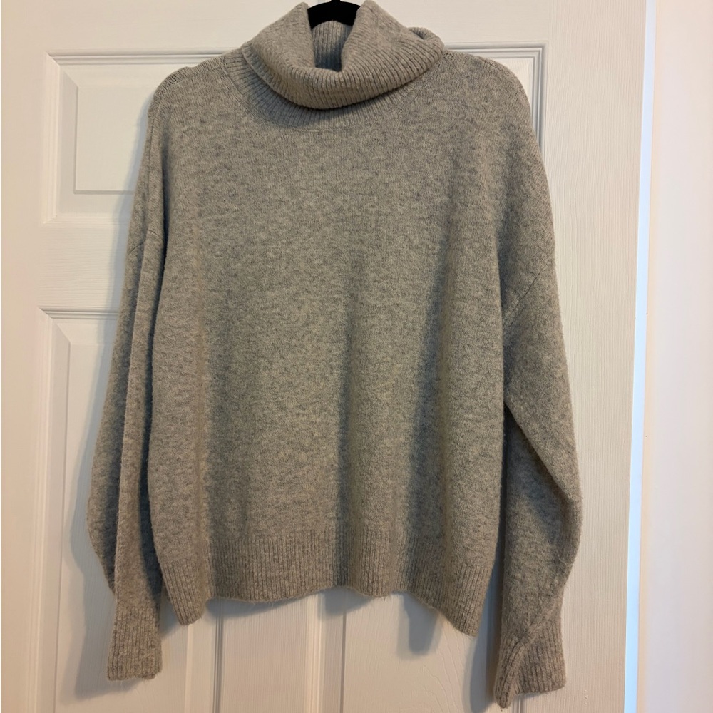 H&M Light Gray Knit Sweater